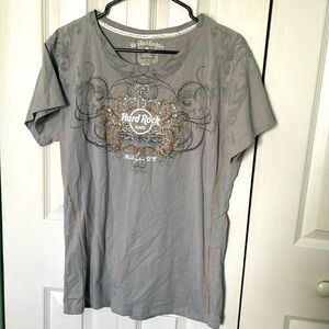 Hard Rock T-shirt. Women’s Size XL. Like new.